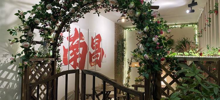 白玉兰酒店(南昌八一广场人民公园地铁站店)图片