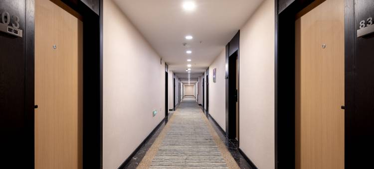 库尔勒天鹅河丽呈睿轩酒店图片