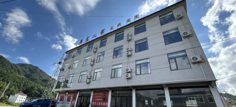 牛草山康庄人家图片