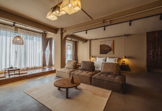 Dongxing Jinhuilong Meisu (Port Branch) Hotel Overview