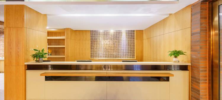 艺龙万国酒店(大连金马路轻轨站店)图片