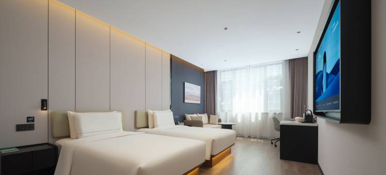 珲春欧式街新安路亚朵酒店图片