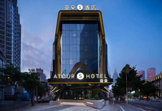 大连中山广场中山路亚朵S酒店外景图