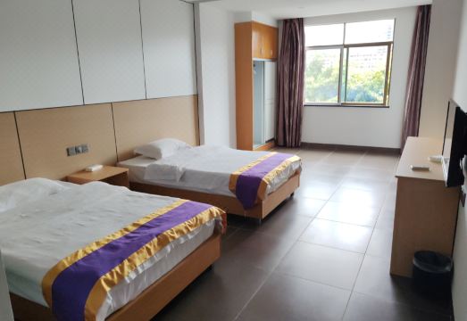 Longchuan Herun Apartment Hotel Overview