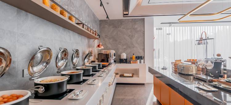 Yunik电竞酒店(杭州临平地铁站店)图片