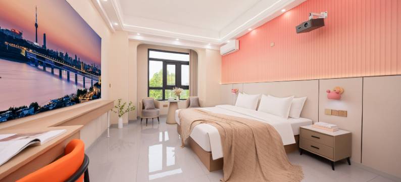 栖畔轻雅酒店(三门峡体育中心店)图片