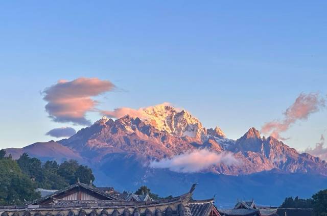 山屿邻·日照金山｜雪山全景野奢汤池度假Villa图片