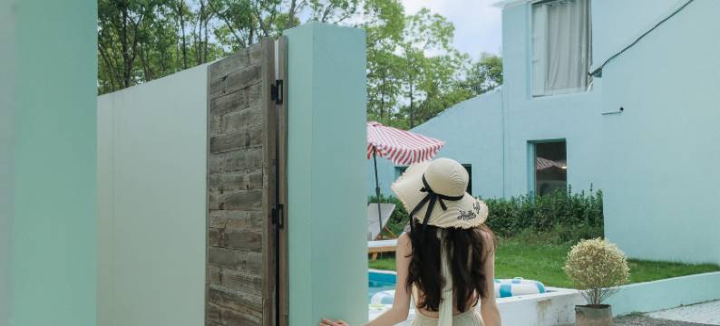 米拉·在野外民宿图片