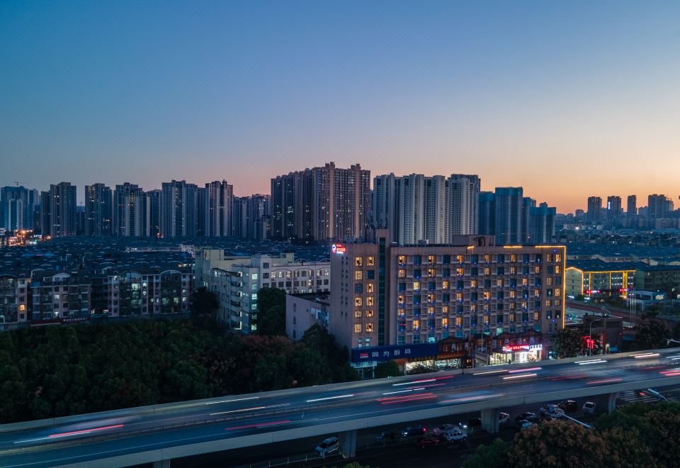长沙华美达安可酒店(万家丽高桥店)外景图