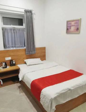 鑫悦宾馆(大连中山广场地铁站店)