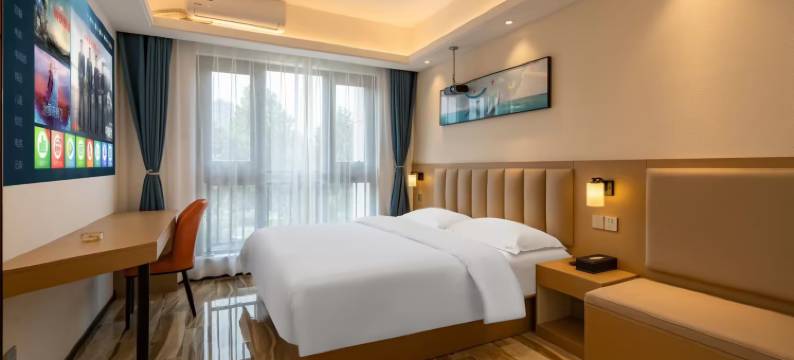 名湖酒店(郑州蝶湖公园滨河新城地铁站店)图片