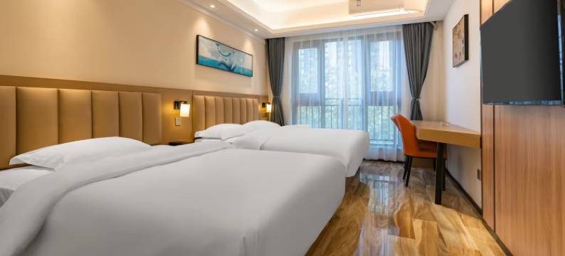 名湖酒店(郑州蝶湖公园滨河新城地铁站店)图片