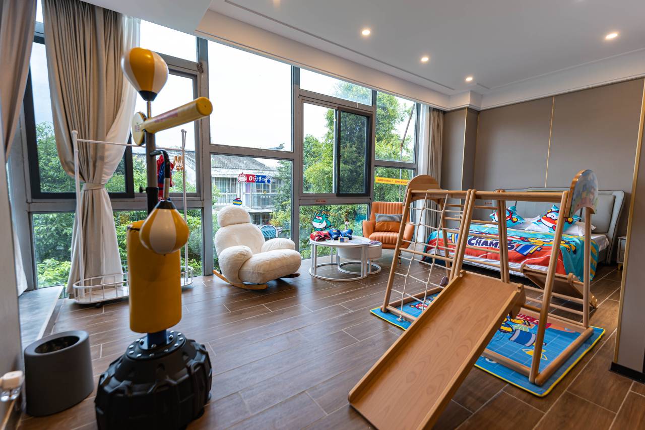 花筑·都江堰檩然亲子度假民宿(熊猫岛亲亲乐园店)图片