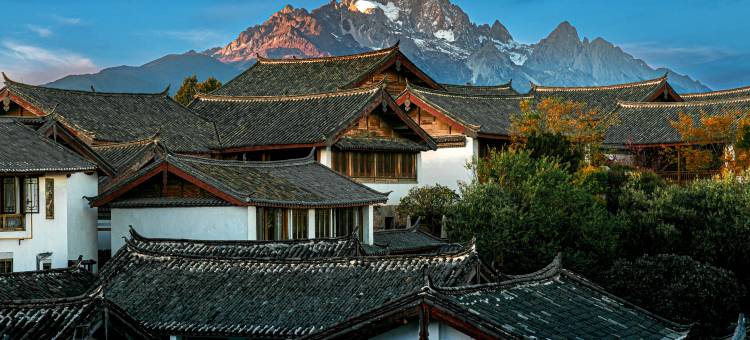 丽江古城·半山漫庭·日照金山雪山胜景观景度假民宿(四方街店)图片