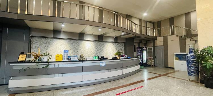 华夏大酒店(通化火车站中心医院店)图片