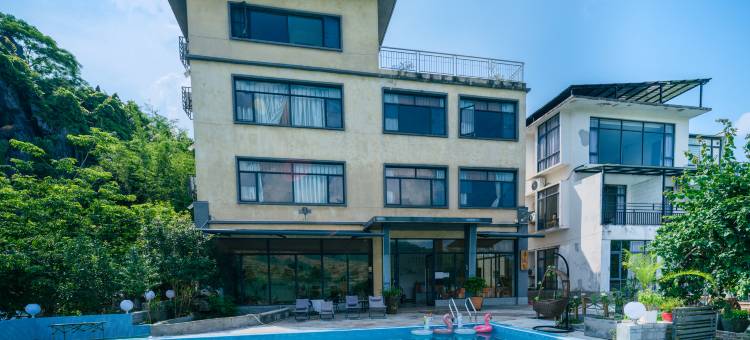 英西峰林走廊·曲尘花汤泉民宿图片