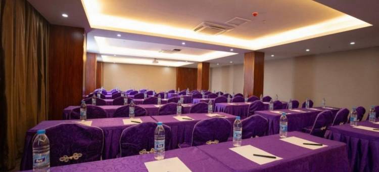 铂曼电竞酒店(江门东方广场店)图片