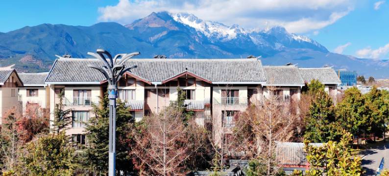 栖研•凨凪凮夙雪山观景美宿图片