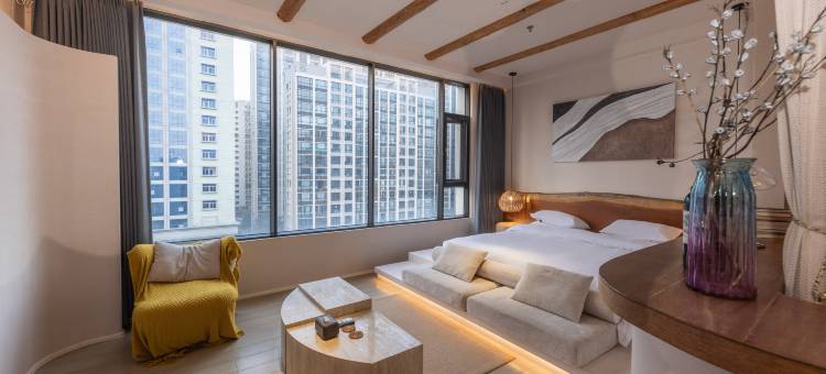 山禾里·侘寂美学民宿(万象城龙眼南路美食街店)图片