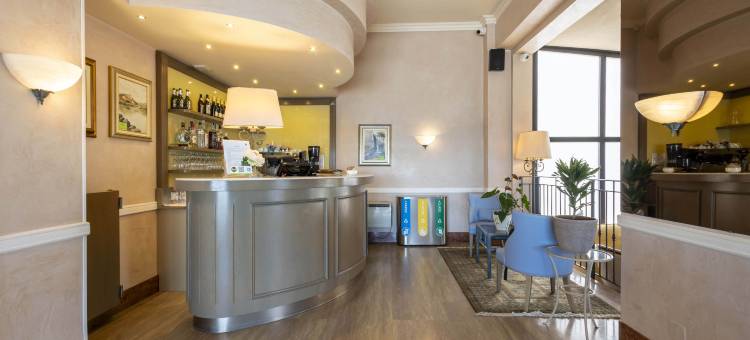 戴安诺码头宫殿 B&B 酒店(B&B Hotel Diano Marina Palace)图片