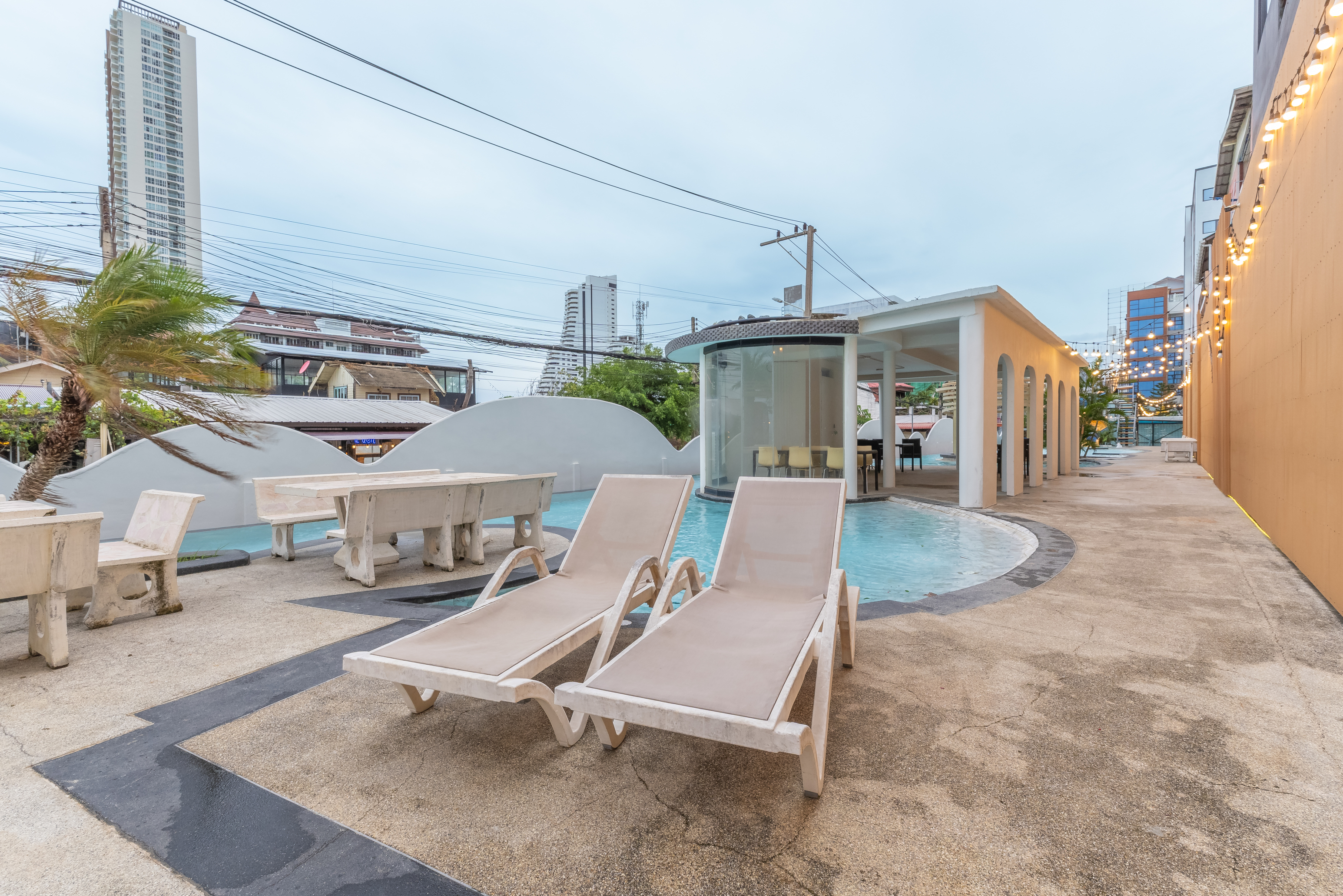 ELONG WG INTERNATIONAL HOTEL(Pattaya Jomtien Beach Branch) Over view