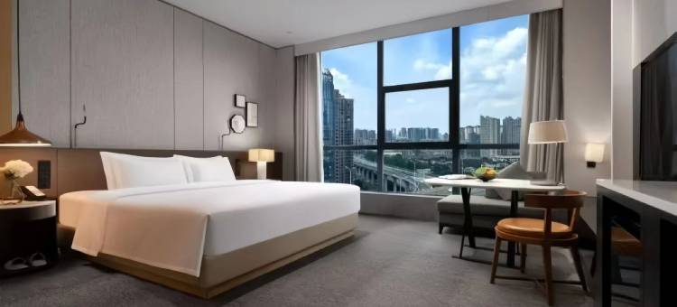 君子兰酒店(海口上邦百汇城王府井海垦广场店)图片