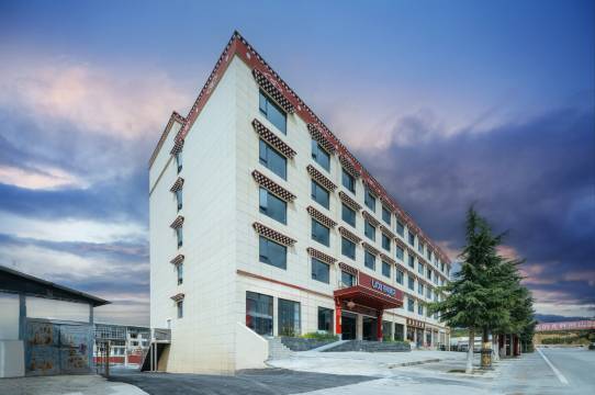 柏纳酒店(香格里拉香巴拉旅游小镇机场店)