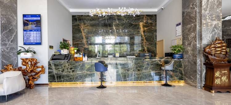 鑫海大酒店(安顺镇宁黄果树大道店)图片