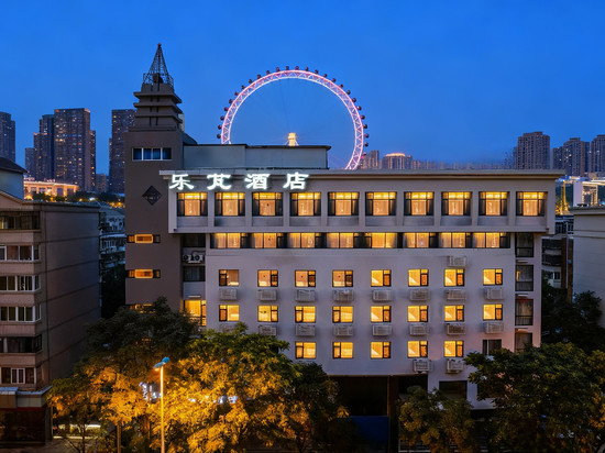 乐芃酒店(天津火车站天津之眼店)