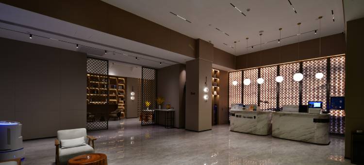 腾顽·ALIENWARE外星人电竞酒店(东莞南城西平地铁站店)图片