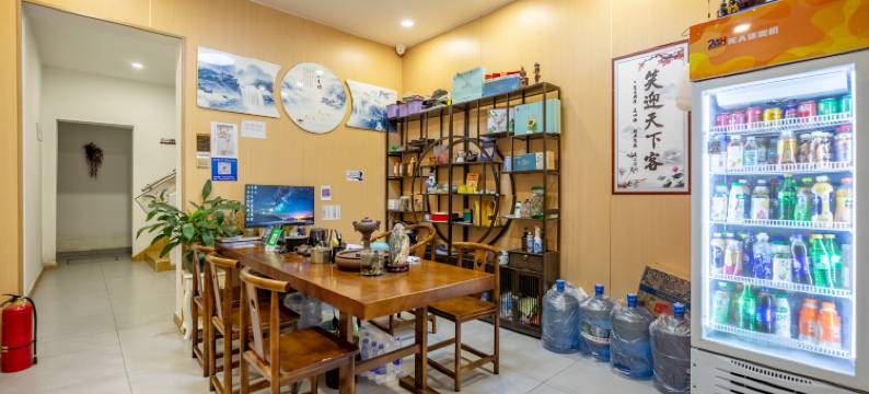 洋毅投影小院民宿(九江火车站第七中学店)图片