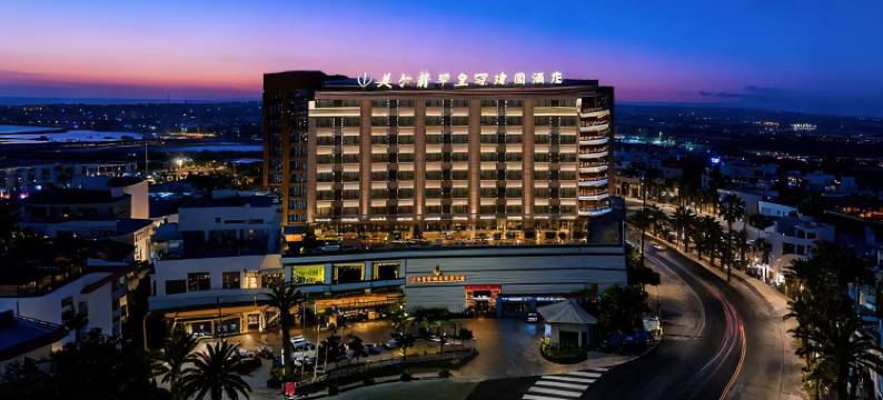 腾冲美尔翡翠皇冠建国酒店(文星楼砚湖公园店)图片