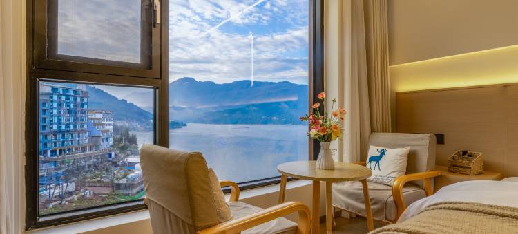 山海民宿(瓦屋山雅女湖店)图片