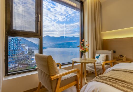 Shan hai min su Hotel Overview