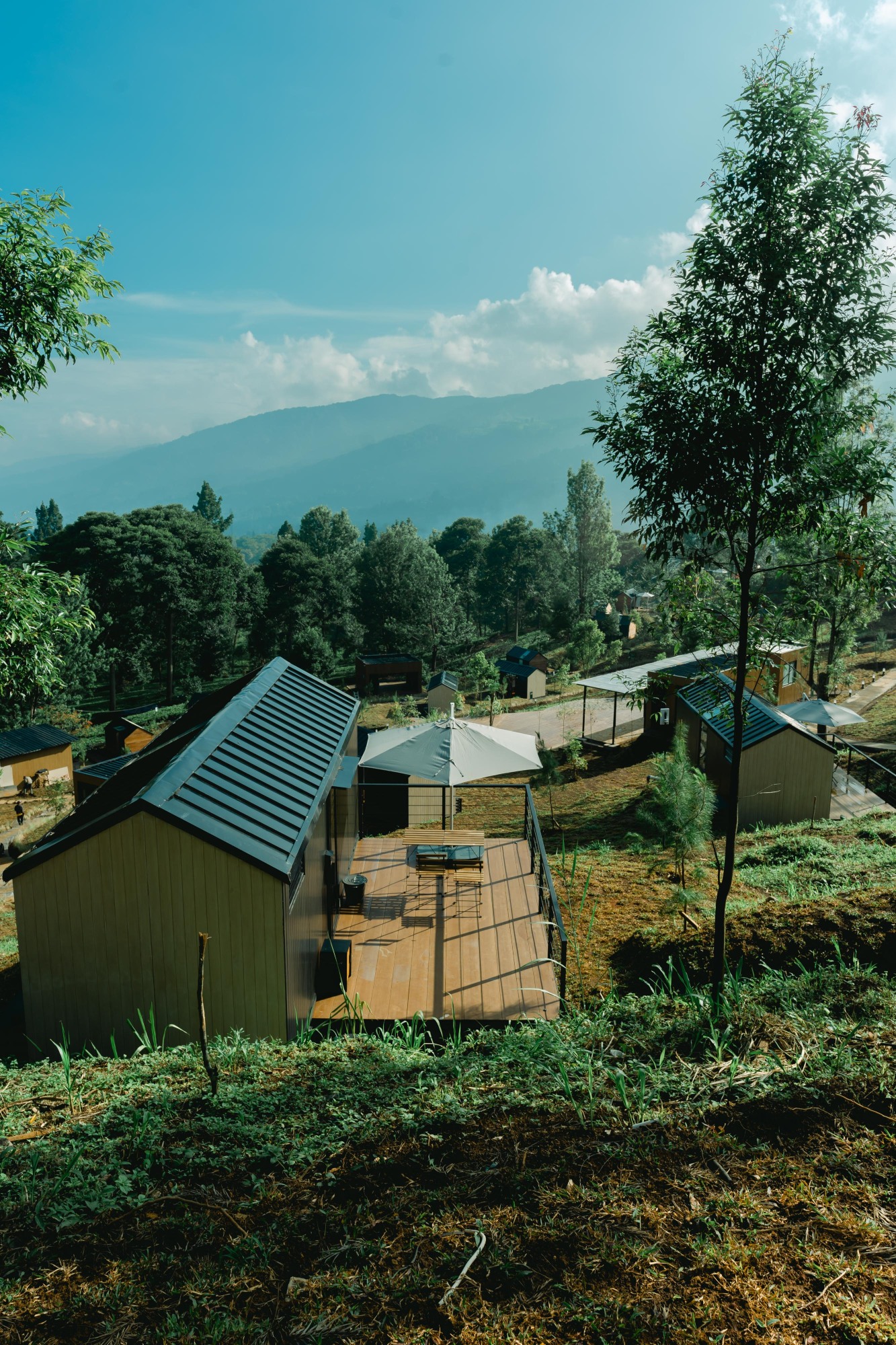 Bobocabin Gunung Mas, PuncakOver view
