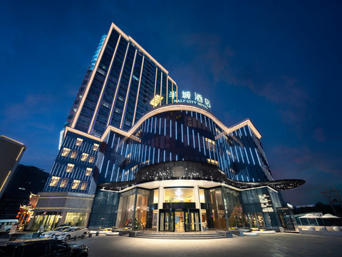 库尔勒半城酒店(孔雀河店)