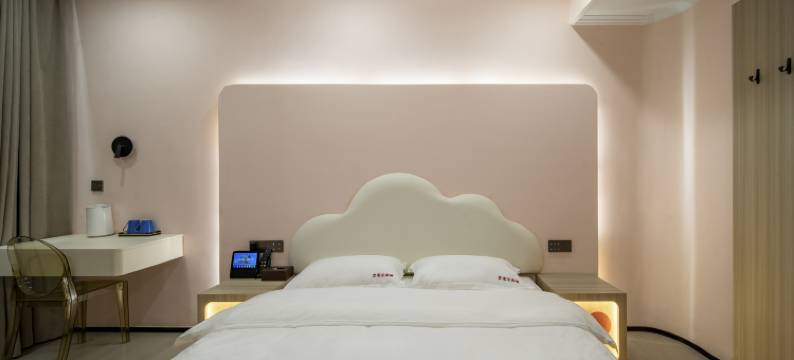 Cloud House ·云卷花舍·庄园民宿(北海银滩国际客运港店)图片