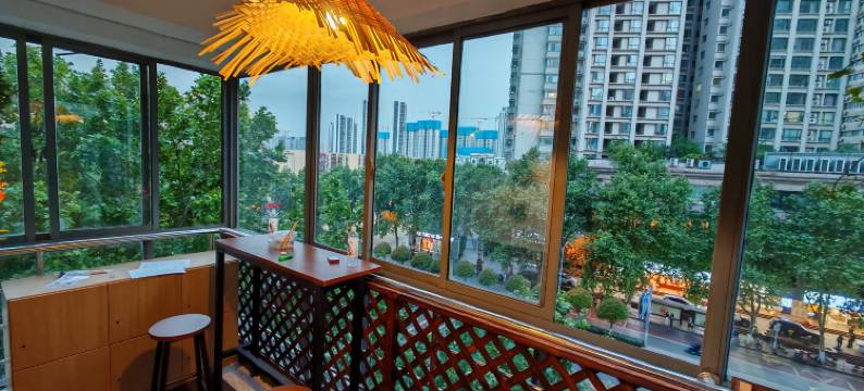 凌晨两点半·青年旅舍(太白南路地铁店)图片