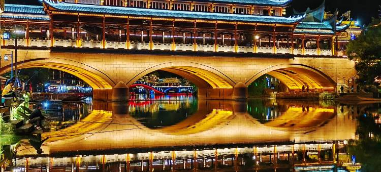 梦缘·一线江景·沱江精品民宿(凤凰古城虹桥店)图片