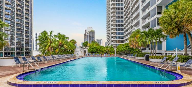 带阳台的海湾景观公寓(StayCozy Apartments at The Grand)图片