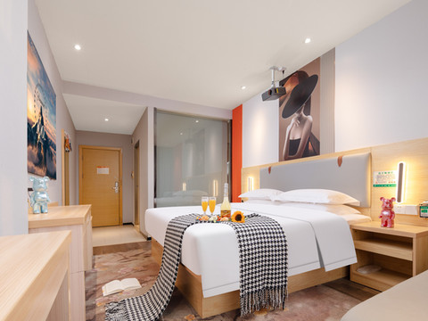 设计师酒店(平南中心购物广场汽车总站店)