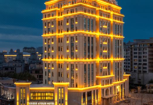 哈尔滨羣力丁香公园地铁站亚朵酒店外景图