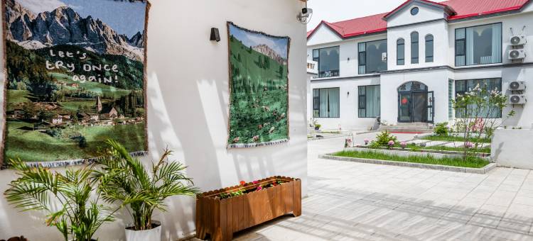 歹歹的住一晚民宿(昭苏天马国际旅游文化广场店)图片