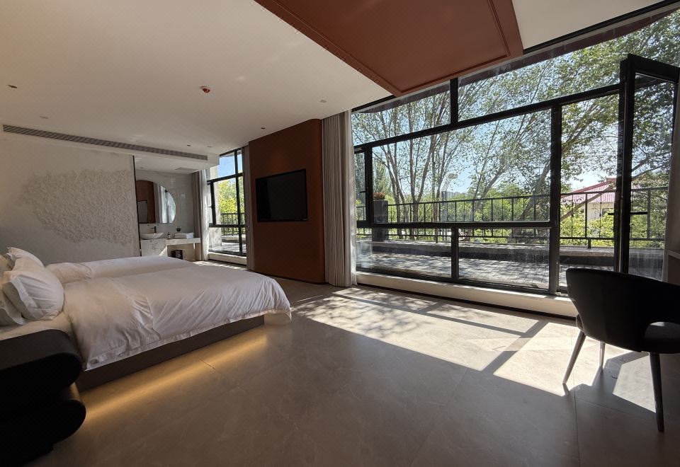 12+huayuan hotel Hotel Overview