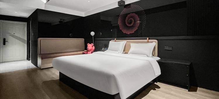 Crystal设计师高空酒店(东海高铁站步行街店)图片