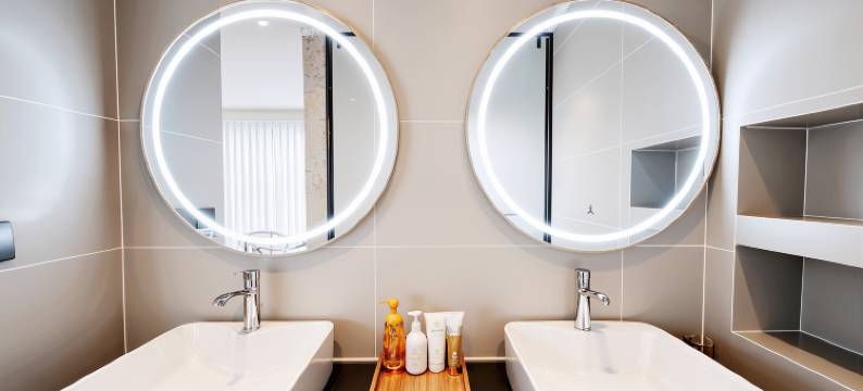 帕居白宫酒店(林芝波密318国道桃花沟店)图片