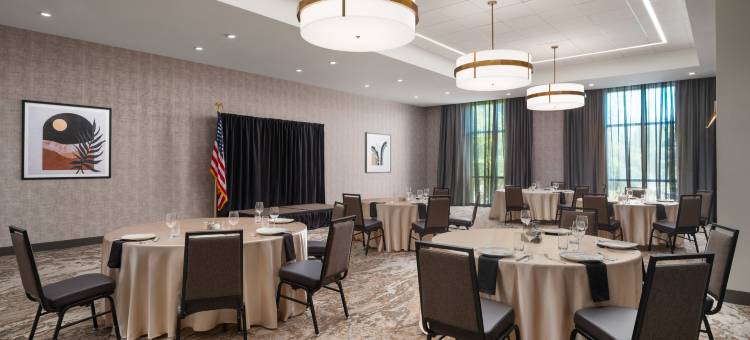 希尔顿大使套房酒店在温泉城会议中心(Embassy Suites by Hilton at Hot Springs Convention Center)图片