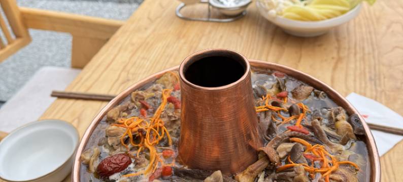 四姑娘山等风来雪山民宿(长坪沟景区长青山寨观景平台店)图片