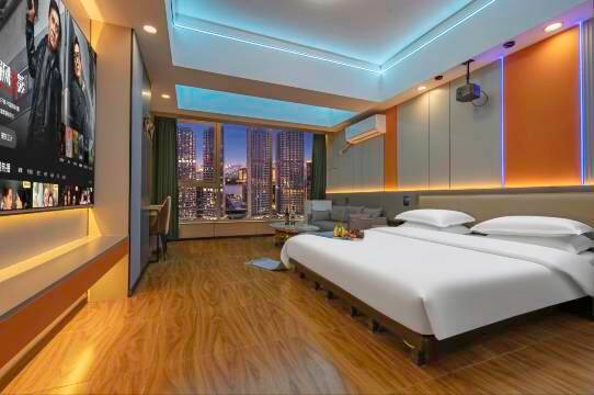 启航轻奢电影民宿(石家庄万象城新百广场地铁站店)