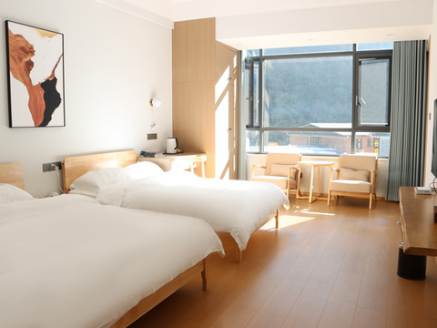 瓦房头·自然教育民宿(卧龙镇中国熊猫大道店)